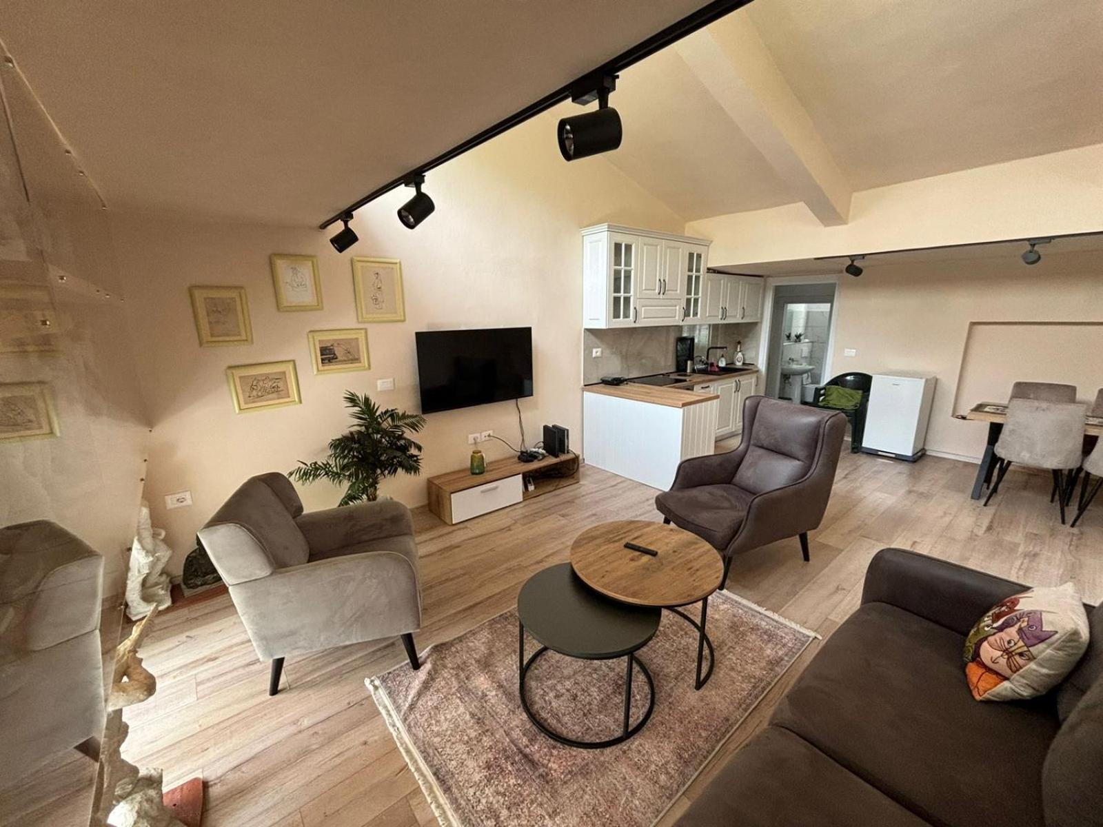 טיראנה Vacation Studio By Andrea מראה חיצוני תמונה